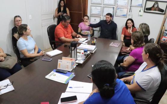 Imagens da Notícia Prefeito Érico reúne gestores para debater segurança nas escolas da rede municipal em Guarantã do No…